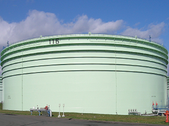 苫小牧東部石油備蓄原油タンク（北海道）