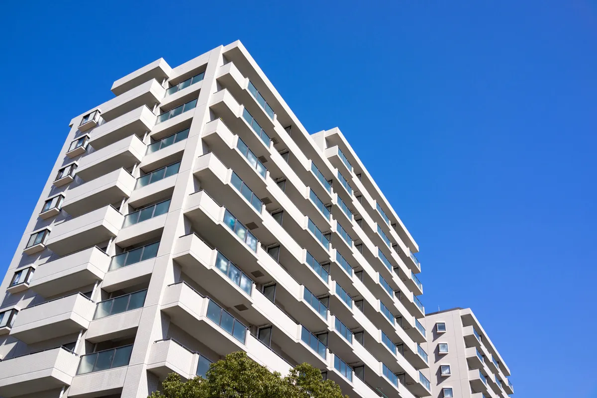 マンションの各種保険の種類と特徴は？ マンションに必要な保険や補償内容を見直しする際のポイントとは？